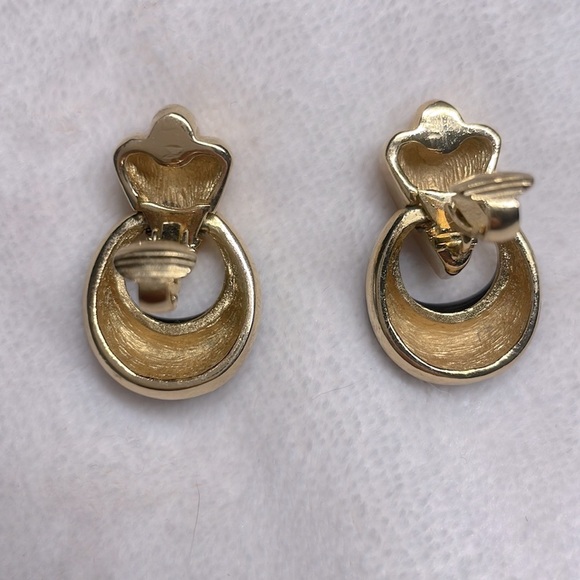 Christian Dior Vintage Grosse Gold Plated Clip-on Earrings - Picture 4 of 11